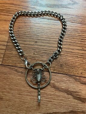 Mercury Hour owned by none choker